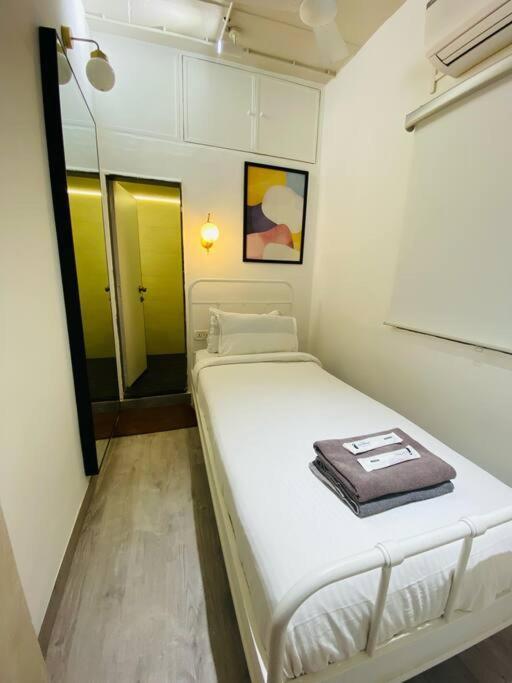 Vera 1bhk Bandra W By The Company Apartament