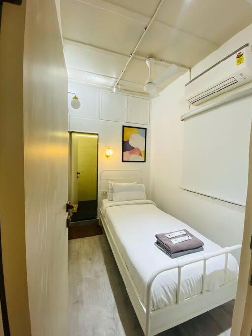 Vera 1bhk Bandra W By The Company * Bombaj
