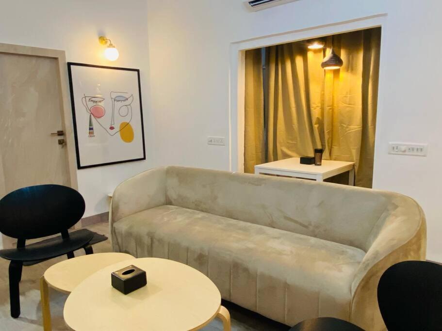 Vera 1bhk Bandra W By The Company * Bombaj