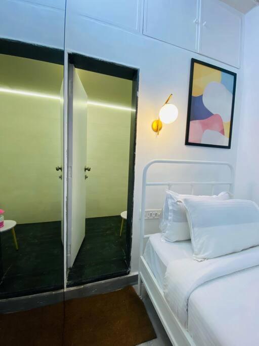 Vera 1bhk Bandra W By The Company Apartament Bombaj
